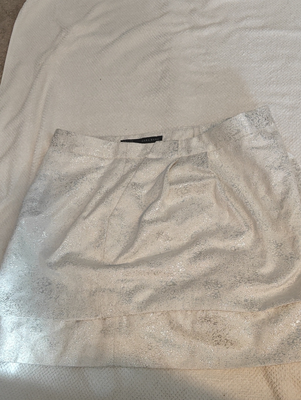 Zara basic Metallic Silver Mini Skirt Size L Made In Spain, Has Pockets, EUC